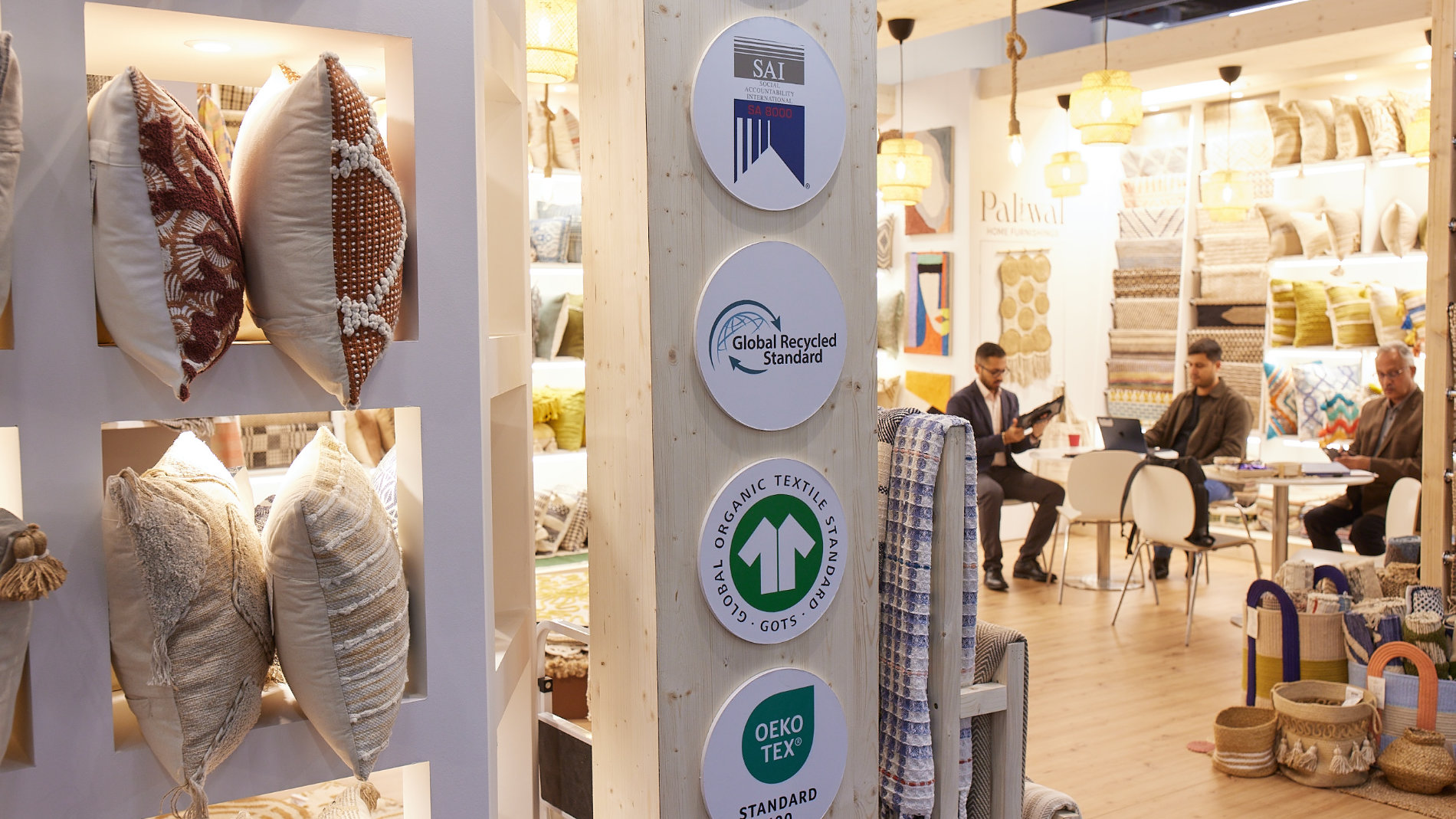 Messestand mit Kissen