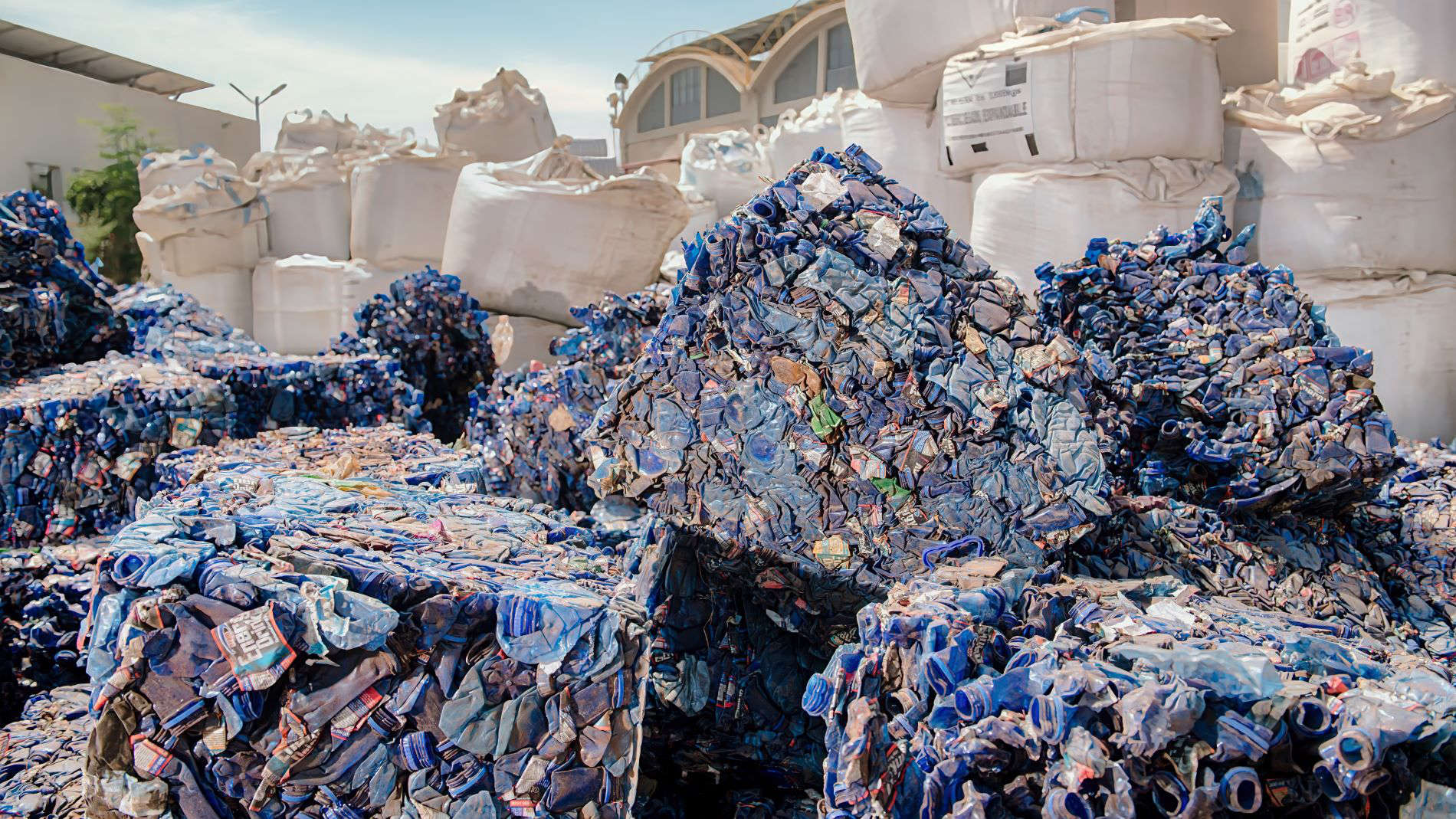 100 % GRS-certified recycled polyester yarn