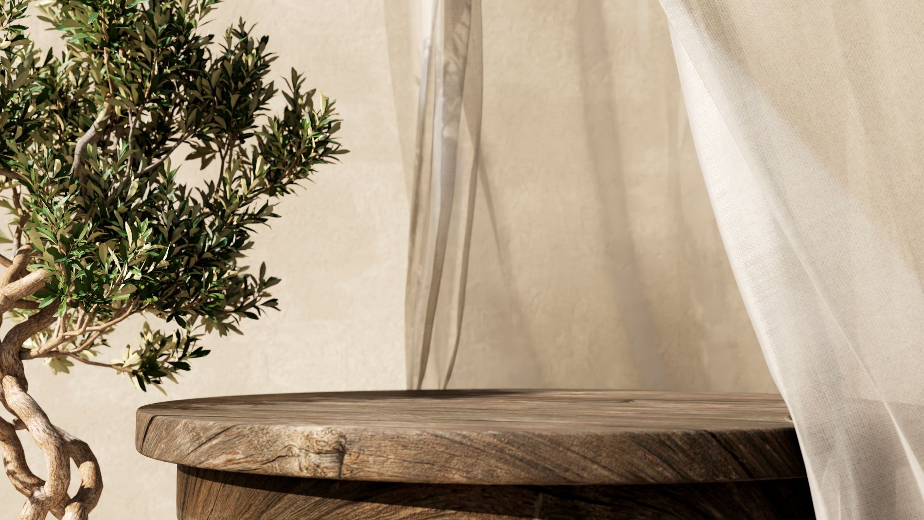 Runder Holztisch mit einem Vorhang
