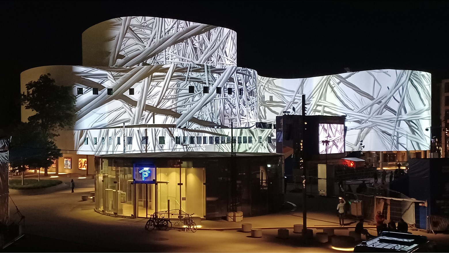 Lichtinstallation „Threads“ am Schauspielhaus Düsseldorf