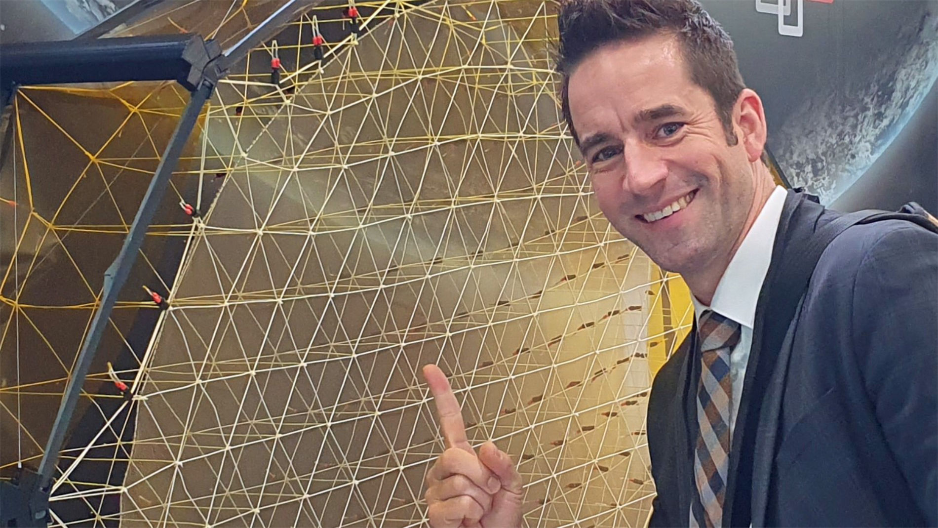 Michael Decius presenting textile structure for space applications
