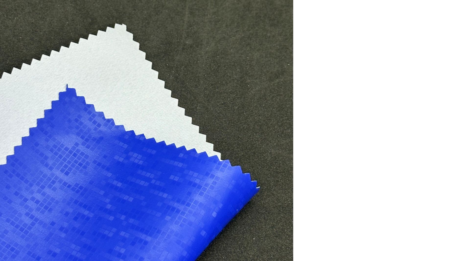 Blaues Stoffmuster mit geometrischer Struktur