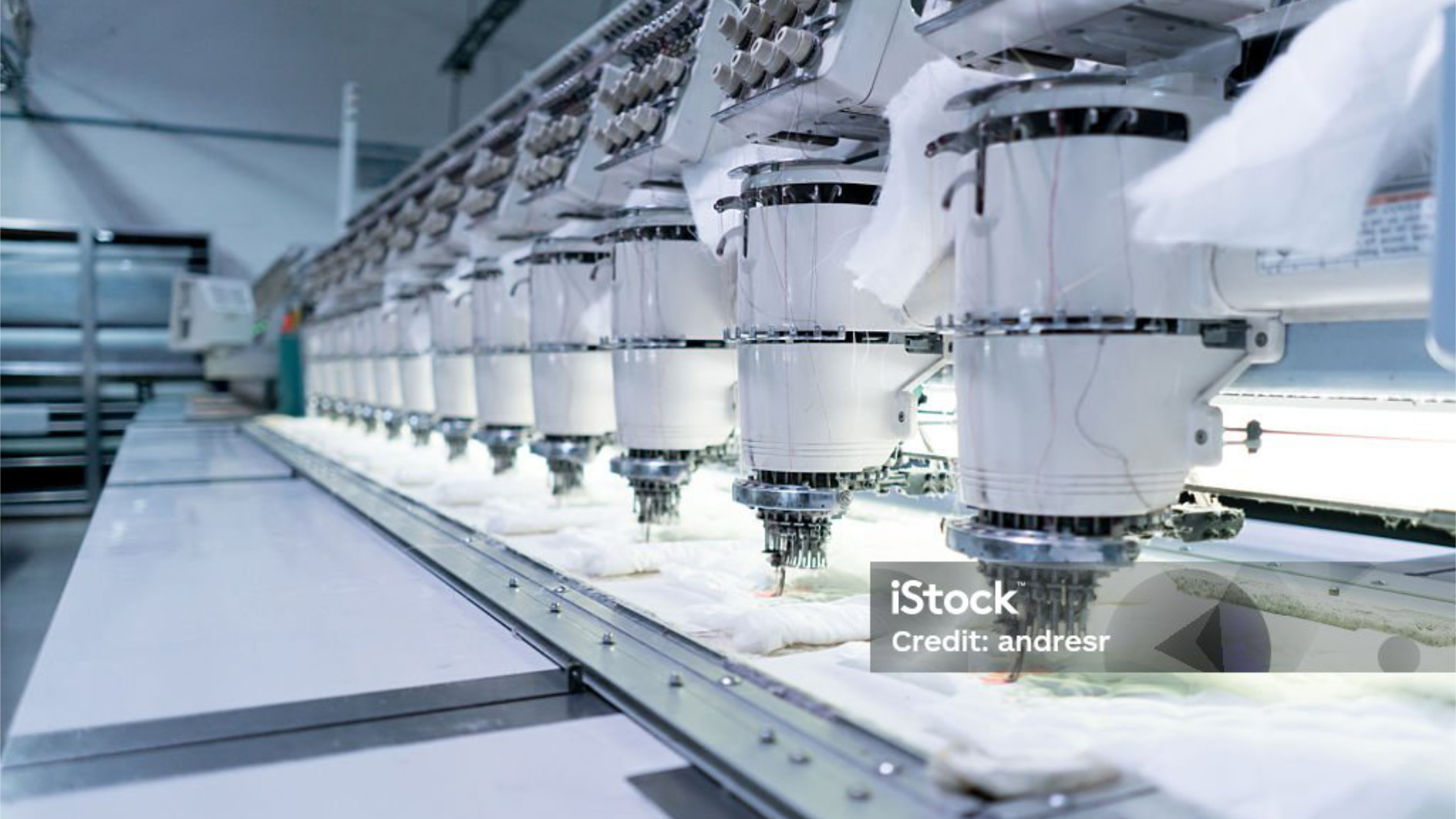 Industrial embroidery machine automatically producing fabric patterns