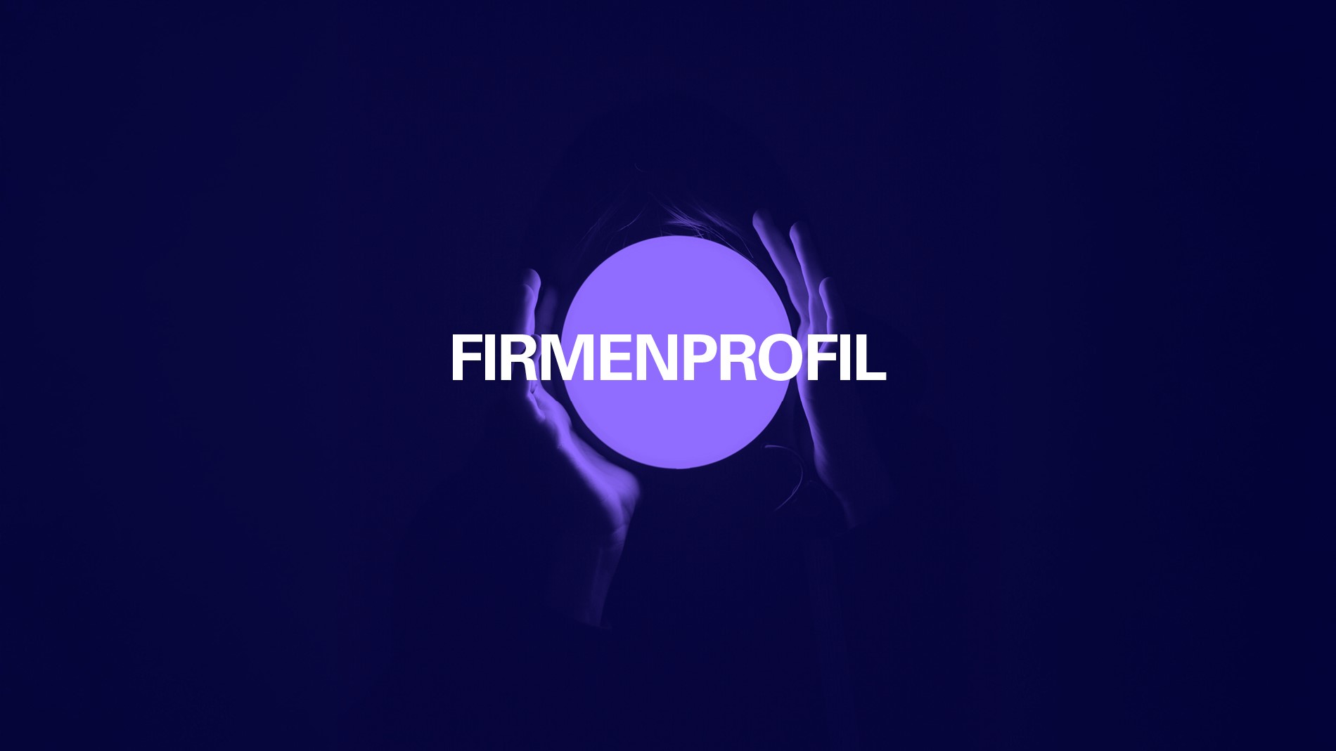 Schriftzug Firmenprofil auf einem lila Kreis