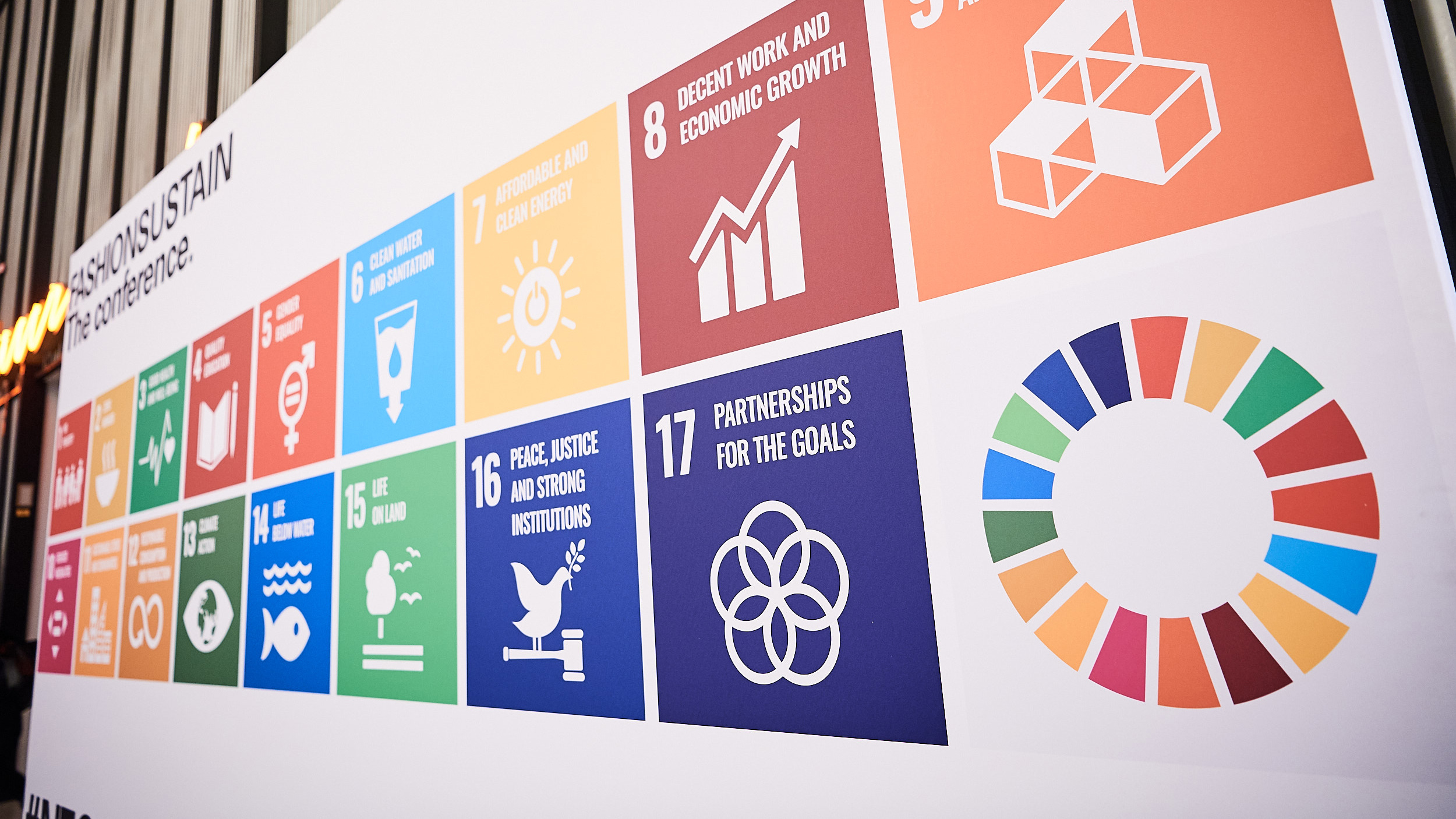 Poster mit Symbolen von nachhaltigen Entwicklungszielen