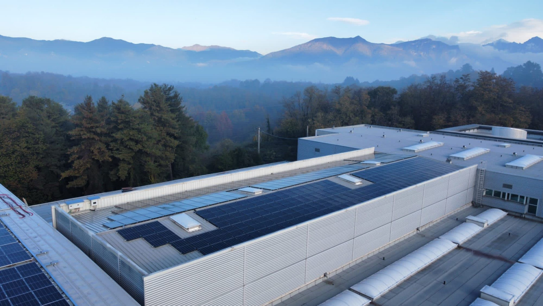 Good prospects for the climate. The photovoltaic panels of Pozzi Arturo Spa. generate up to 60 percent of the company’s energy needs (Photo: Pozzi Arturo Spa.)